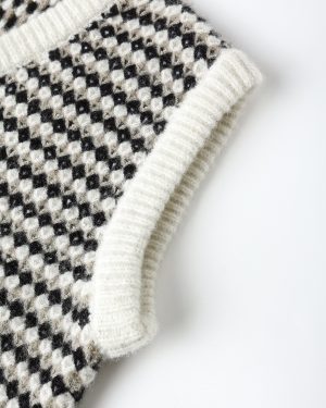 Sweater Vest || Black Speckle
